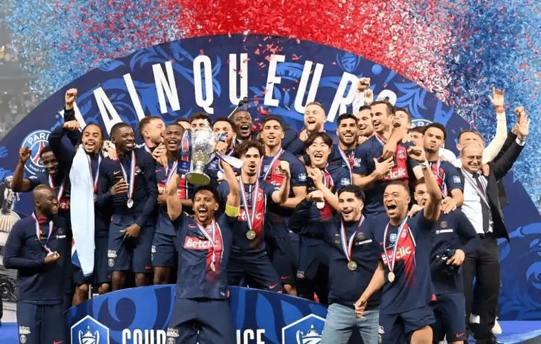 九游APP-包含清晨勒沃库森备战法国杯；造点机会细节曝光；媒体盛赞；控场能力受关注的词条