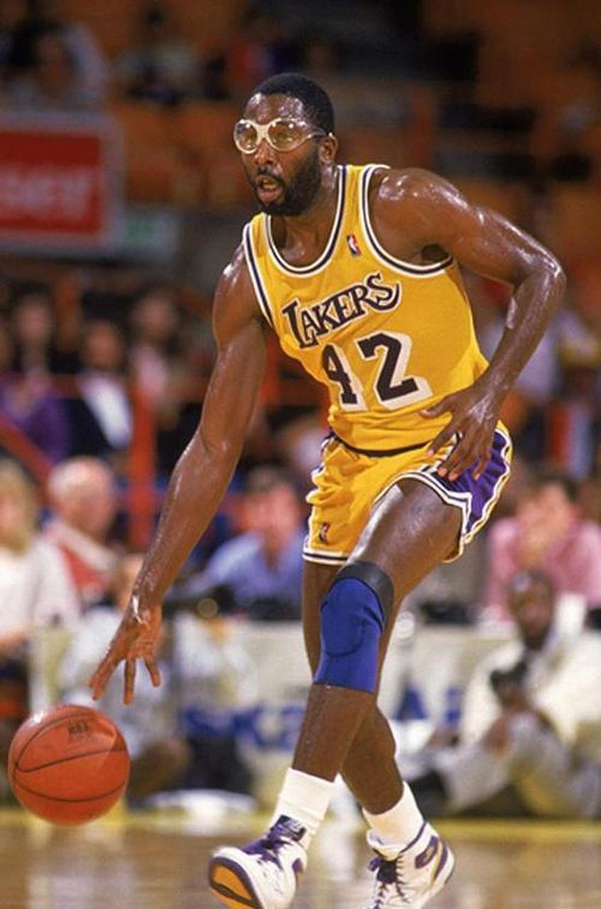 集结日洛杉矶湖人调整名单以备欧超杯，刷新队史纪录环节打磨，震撼外界，资深球员宣示担当的简单介绍