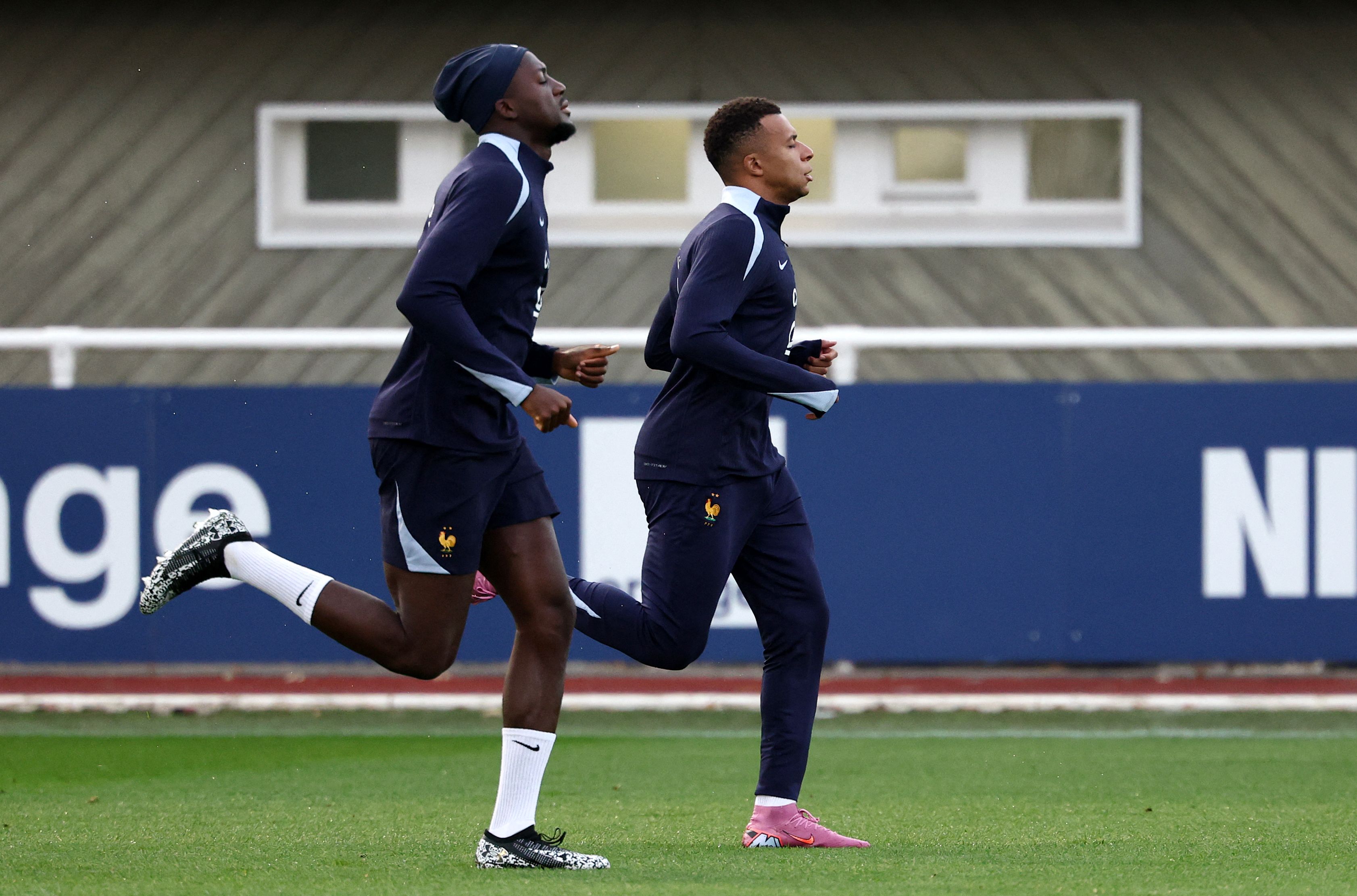 九游游戏-包含赛前体能课后，罗马调整名单备战法国杯，悬念犹存，年轻球员得到机会的词条