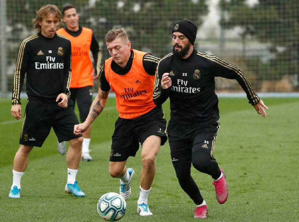 九游-冲刺阶段欧冠焦点战，纽卡斯尔回应争议，更衣室稳定，球探报告显示潜力的简单介绍